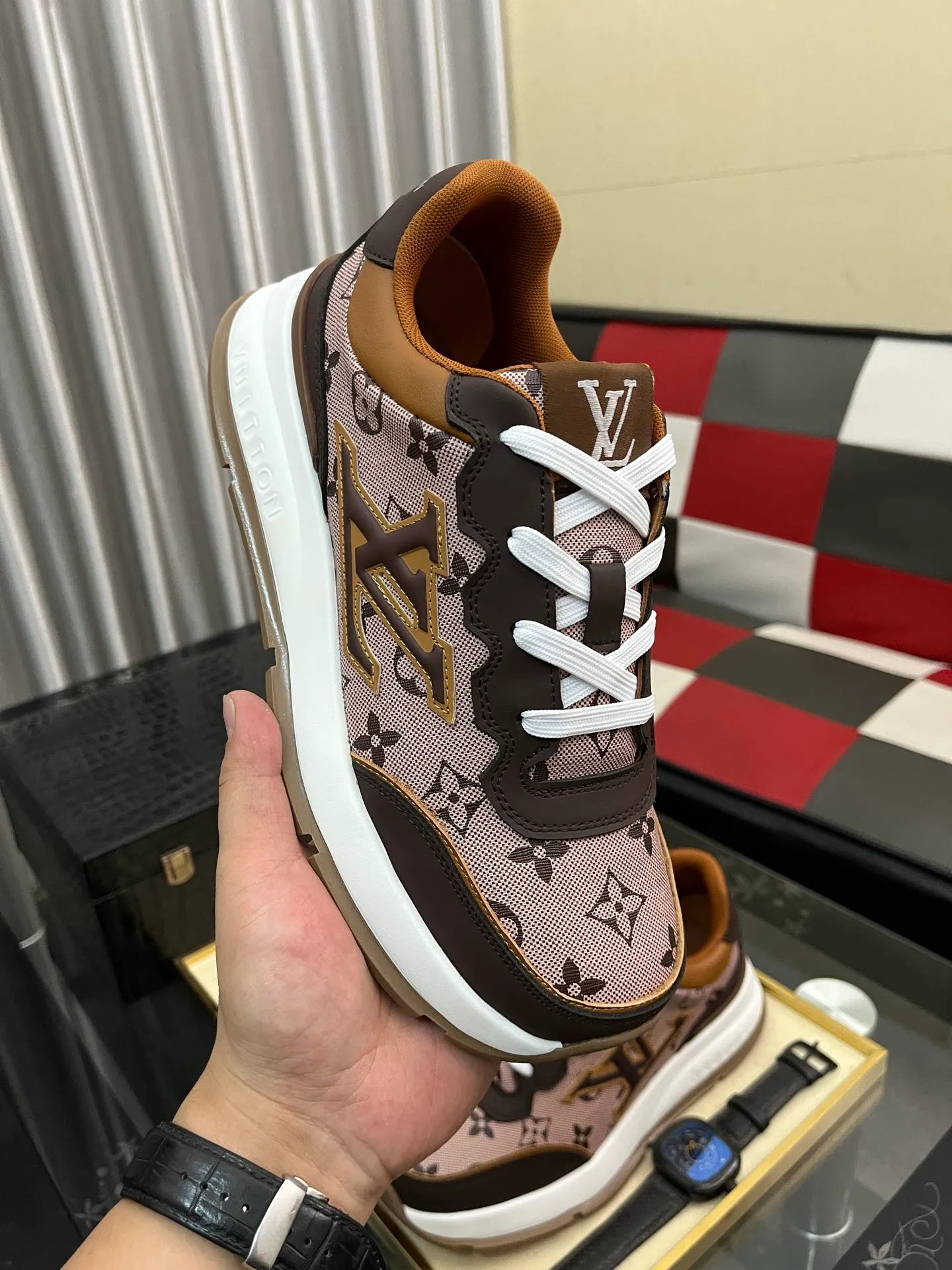 Men's Men's Shoes 💰: 438⌚️⌚️LV Louis Vuitton. The latest fashionable casual shoes are popular in physical stores. New spring and summer comfortable imported custom original cowhide, unique jacquard fabric element design. With sheepskin lining, Lv original bottom, [sun][sun] high-end packaging and high quality💪Details determine the quality, you can enter and leave the counter at will, welcome to compare🇮🇹Number of sizes 38-442️⃣colors available